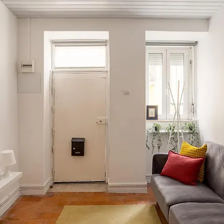 Quiet Bloom - In Estrela Apartment Lisbon